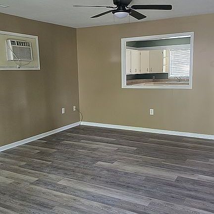 2nd image of 607 S Green St