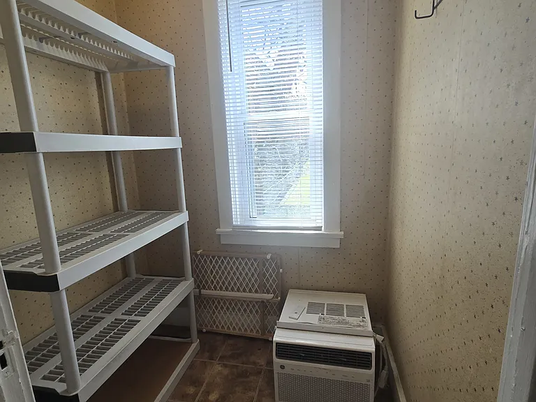 254 W Utica St — Photo 11