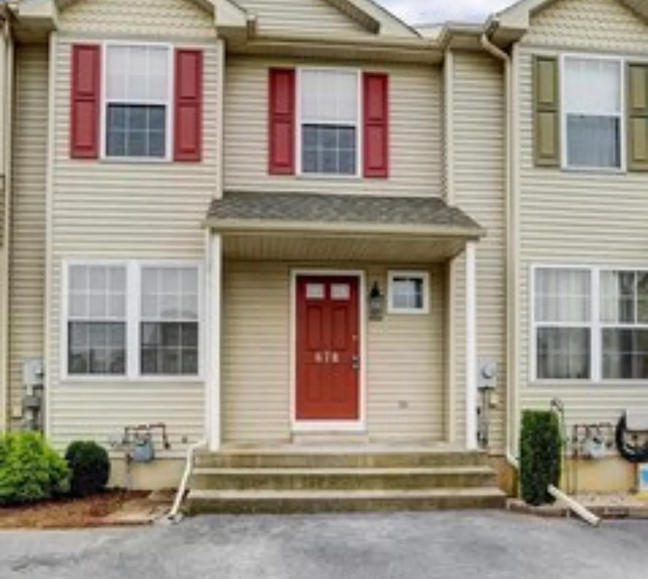 3 bed, 2.5 bath, 3165 sqft, $2,500 — Photo 1