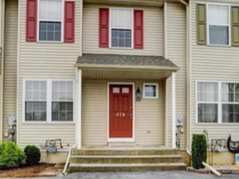 678 Walnut Tree Dr — Photo 1