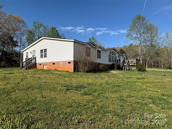 3rd image of 196 Cindy Ln
