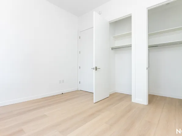 26-04 Jackson Avenue image 6 of 43