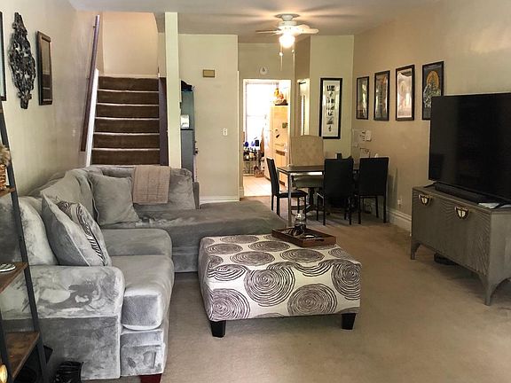 This is how a former tenant furnished the space