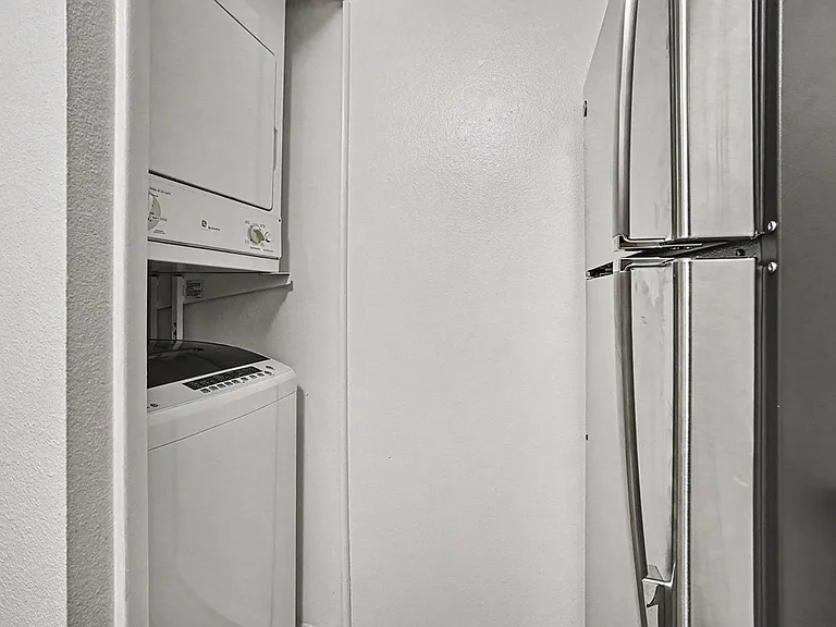 Emerald Park Apartments — Photo 49