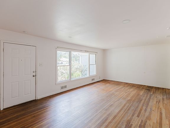 3rd image of 610 E North 22nd St