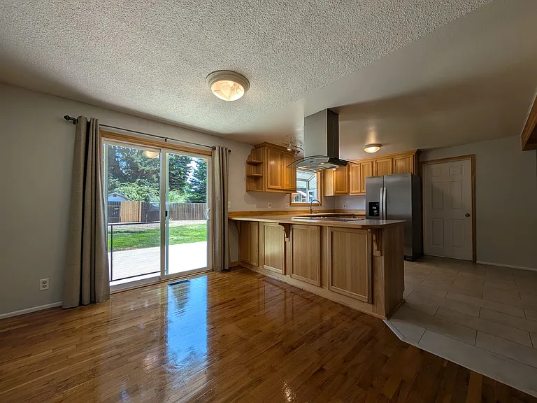2425 Leyton Ln — Photo 11