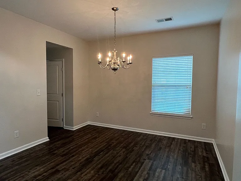 207 Elba Dr — Photo 3