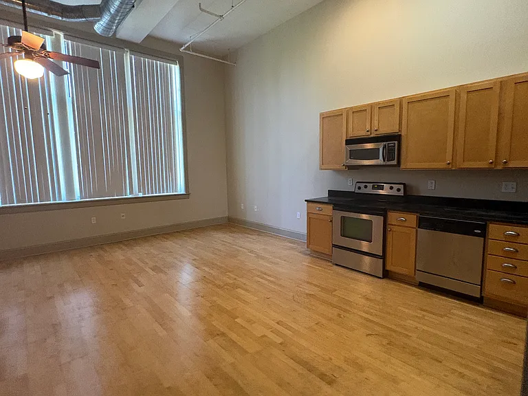 Theresa Park Loft Apartments — Photo 33