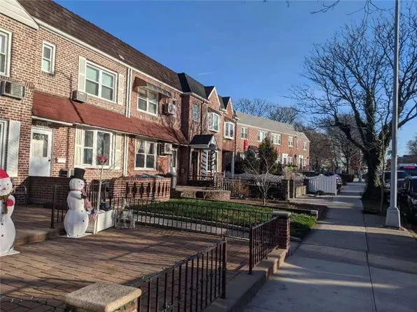 6249 80th St, Middle Village, NY 11379