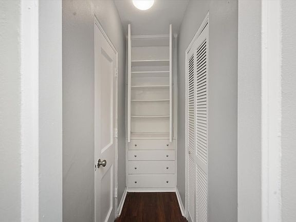 4th image of 1140-45 N Lasalle St #389