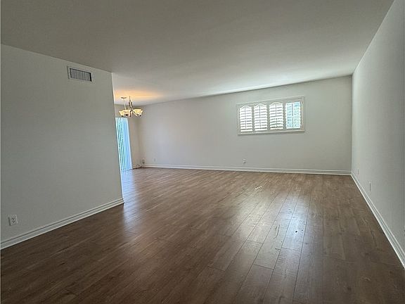 3rd image of 5081 Loyola Ave