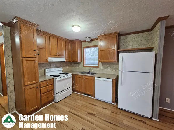 32 Bramblewood Rd, Clark Mills, NY 13321