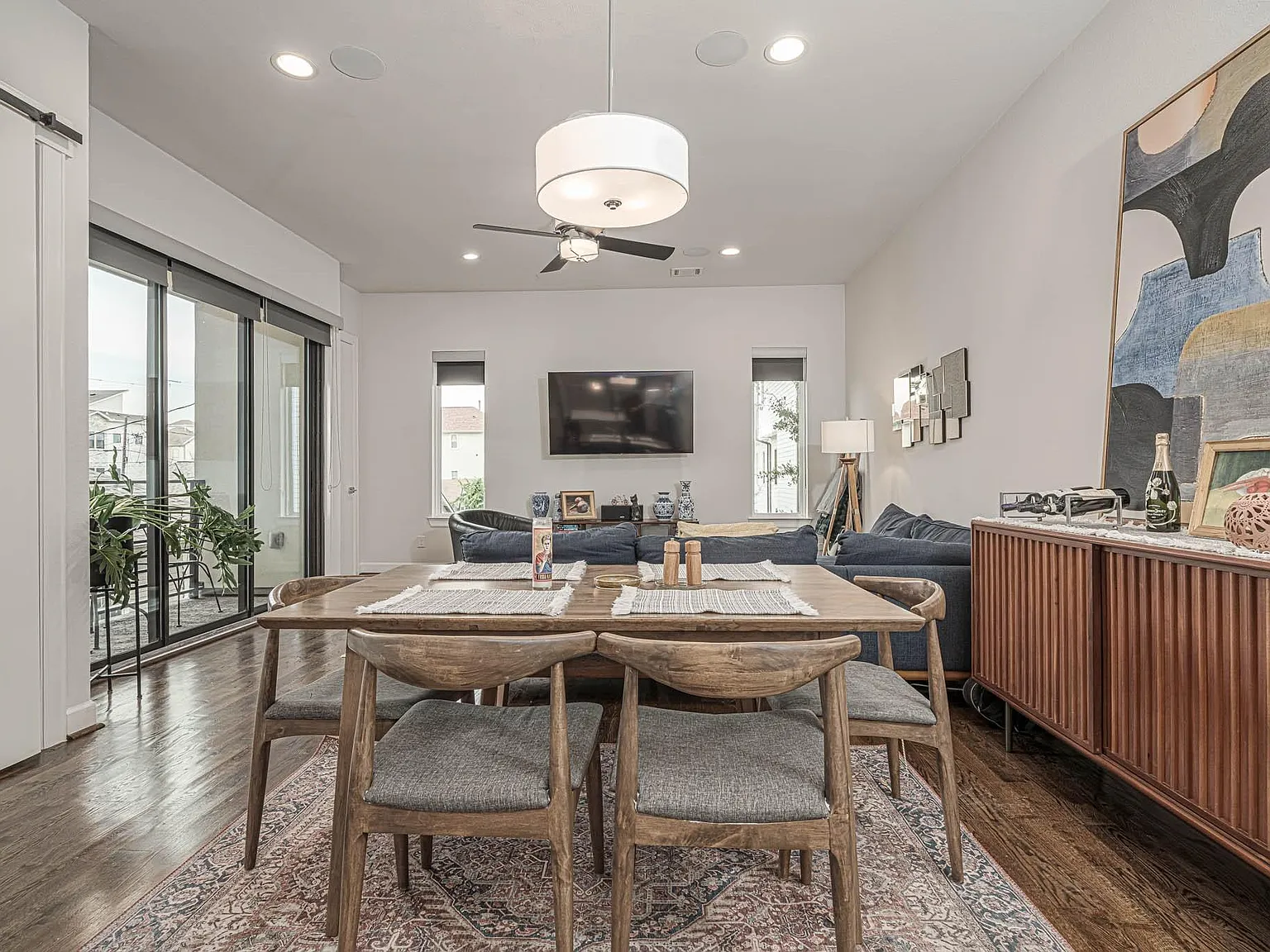 3 bed, 3.5 bath, 2002 sqft, $3,600 — Photo 3