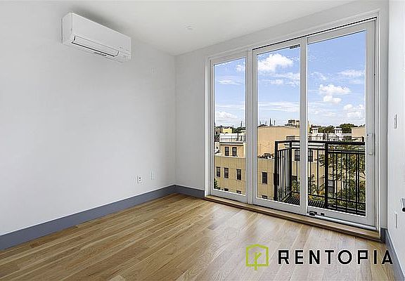 3rd image of 209 Montrose Ave #5I