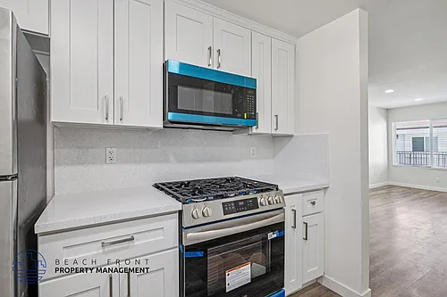4433 W 120th St. Photo 1
