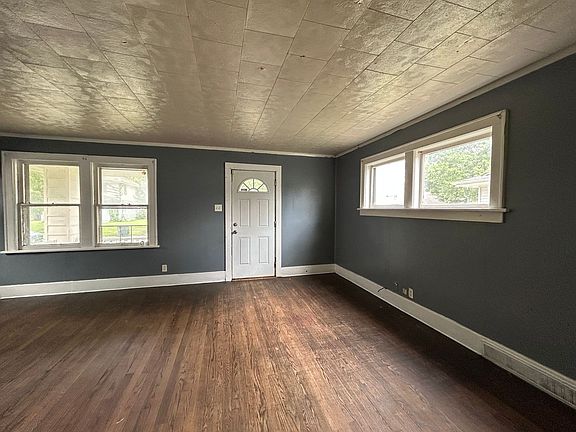 5th image of 1914 Marine St