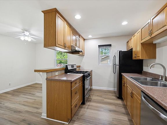 3rd image of 154 Austin Ave
