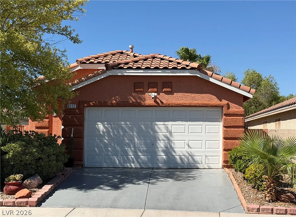 3 bed, 2.0 bath, 1296 sqft, $1,995 — Photo 1