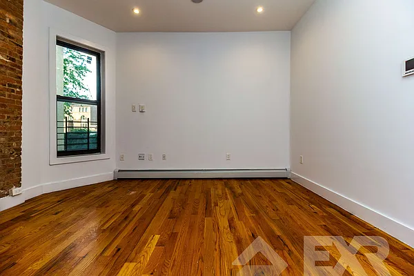 Rented by EXR | media 15