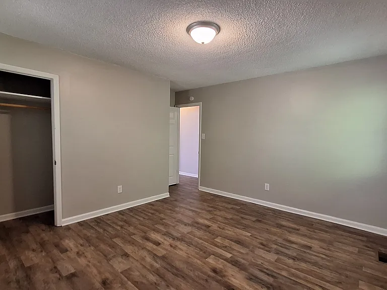 615 Martin St — Photo 16