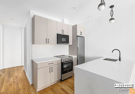 3rd image of 437 Irving Ave