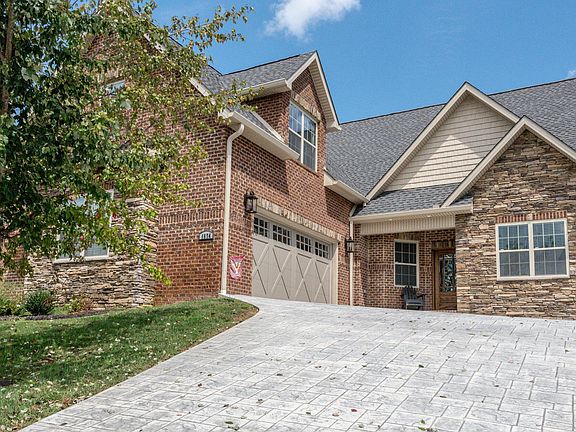 3rd image of 1574 Tsuga Dr