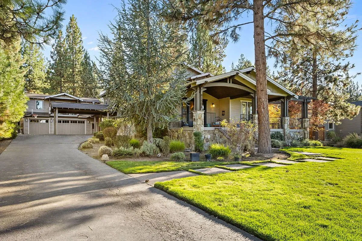 61394 Cultus Lake Court in Bend, OR 97702 — Photo 2