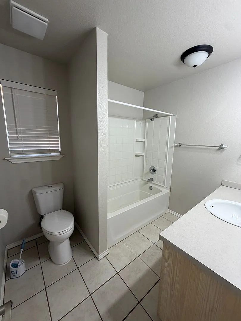 Beautiful 3 bedroom 2 full bath — Photo 4
