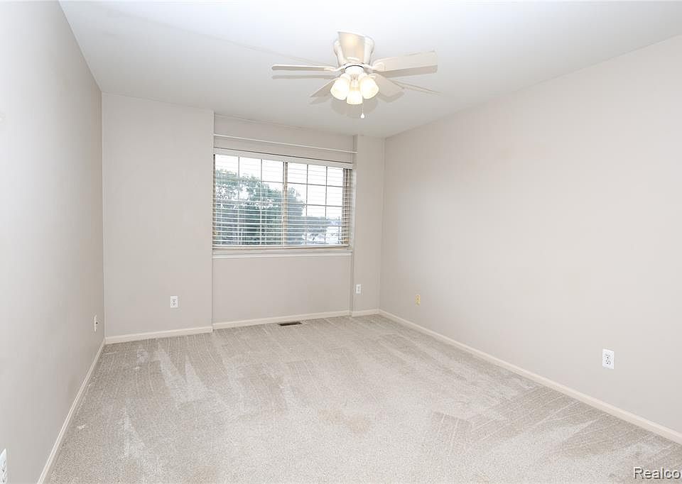 129 E Bay Dr, photo 23