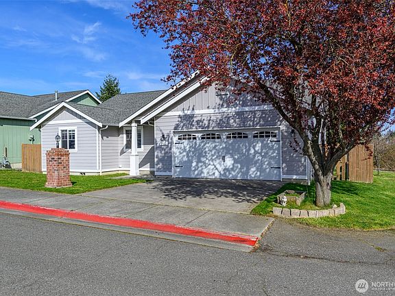 2nd image of 910 NE Cordero Place
