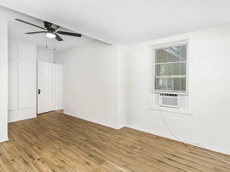 1359 Jasper Ave — Photo 44