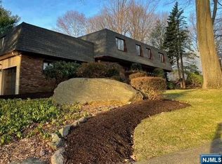 3 Oneto Ct, Park Ridge, NJ 07656