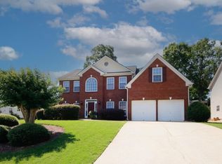 453 Leggett Oaks Ln, Lawrenceville, GA 30043