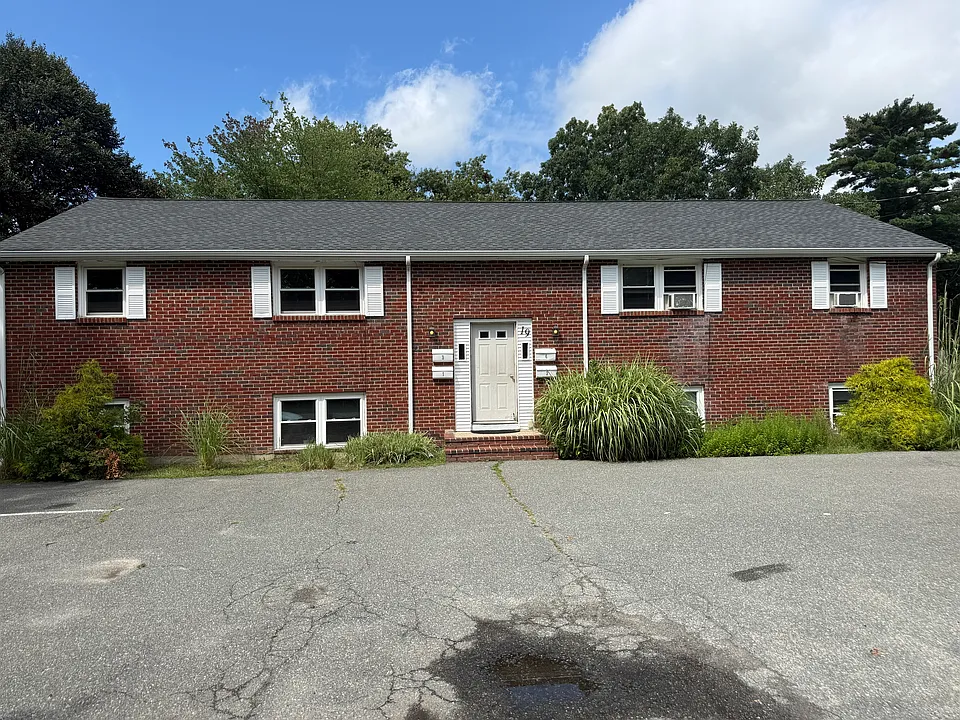 19 Anderson Ave #3