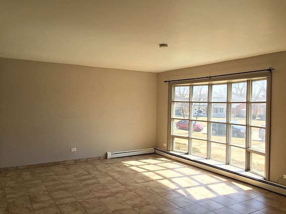 2nd image of 15W636 Virginia Ln