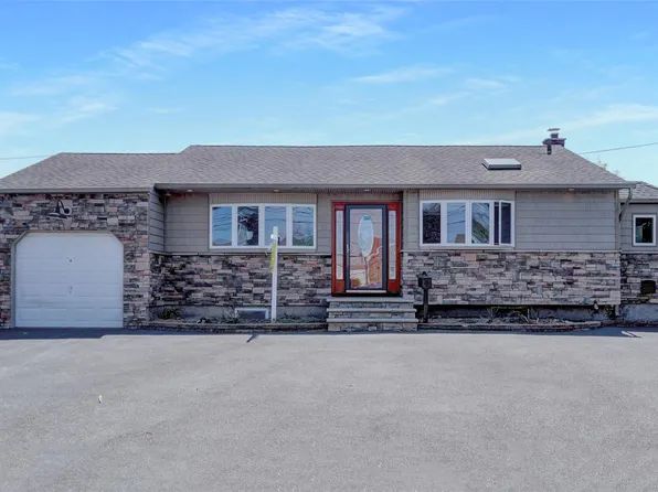 62 Lambert AVE Avenue, Farmingdale, NY 11735