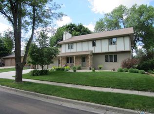2700 W Nicole Dr, Sioux Falls, SD 57105