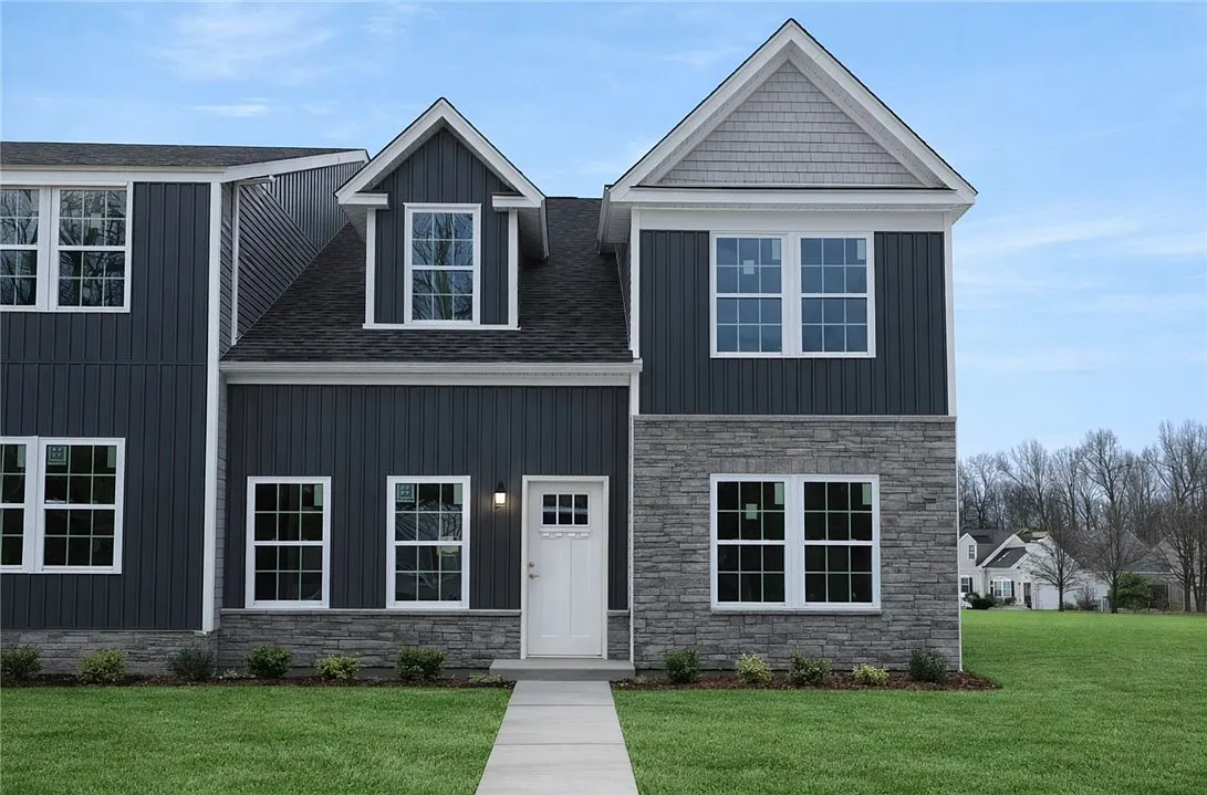 101 Blue Bird Ln #219 photo 1