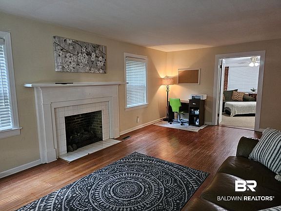 5th image of 213 E Horner St