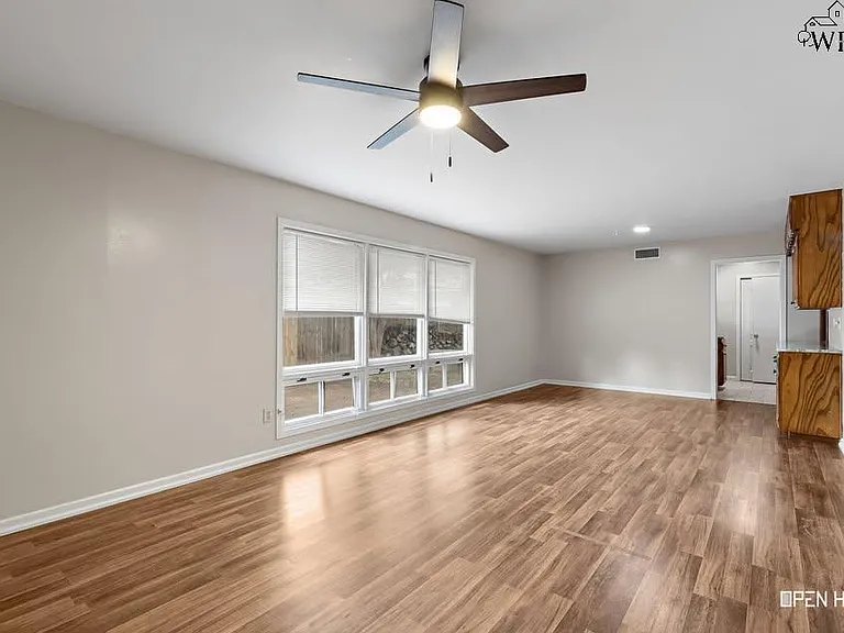 4202 Meadowbrook Dr — Photo 8