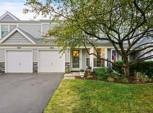 1822 College Green Dr, Elgin, IL 60123