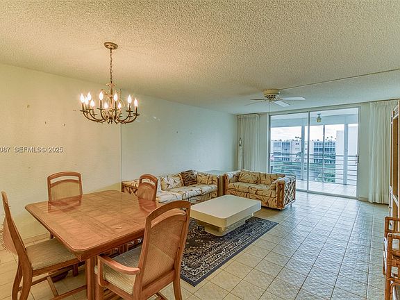 4th image of 314 SE 10th St APT 406