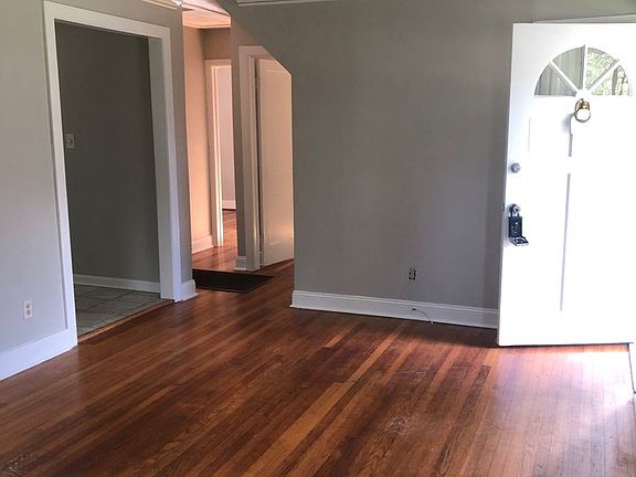 2nd image of 1514 Helen Ln