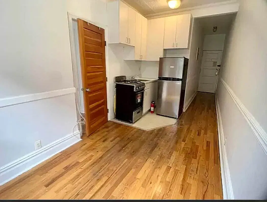 39 Christopher Street — Photo 1