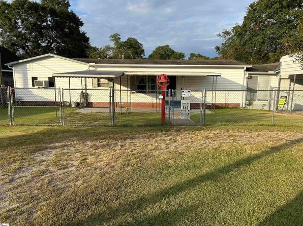 519 W Main St, Gray Court, SC 29360