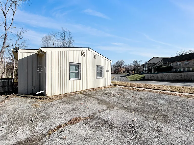 4802 Locust Ave — Photo 4