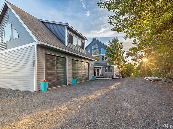 3rd image of 4812 Shorecrest Dr NE
