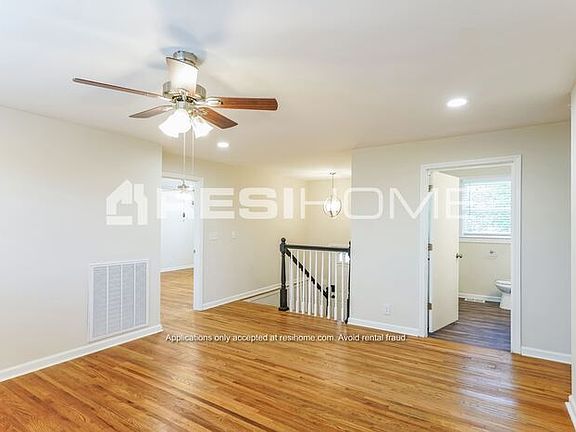4th image of 3860 Woodward Dr