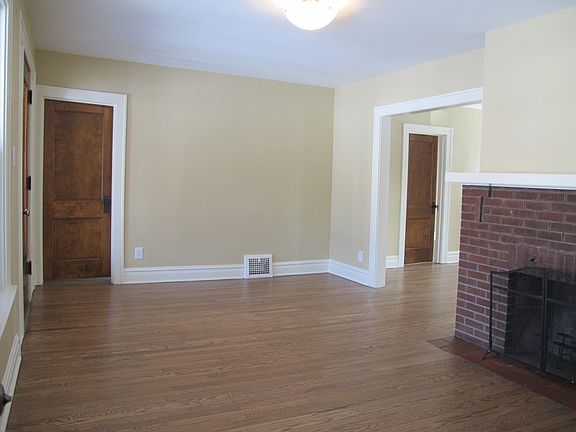 5th image of 227 W School St
