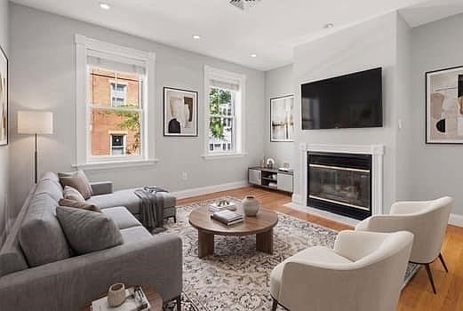 1st image of 93 Baldwin St #1